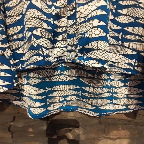 COOL FISH !! - NWOT ALFANI Petite Size 8P - 10 Blue White Fish swimming top - Picture 4 of 8